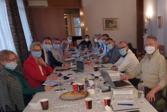 FRISSÍTVE – Vasárnap folytatja a kormányalakítási tárgyalásokat a PNL, az USR–PLUS és az RMDSZ