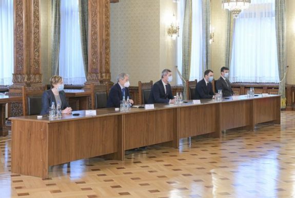 Kormányalakítási konzultációk: az USR-PLUS küldöttsége optimistán távozott Iohannistól