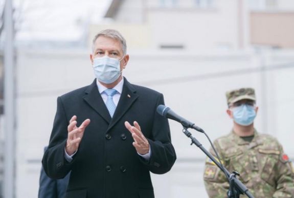 Klaus Iohannis azt tanácsolja a lakosságnak, töltse otthon az ünnepeket