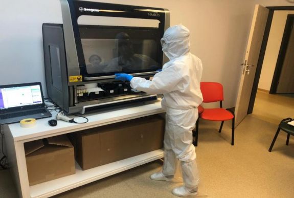 Száznál több új koronavírusos esetet regisztráltak hétfőn reggelre Bihar megyében