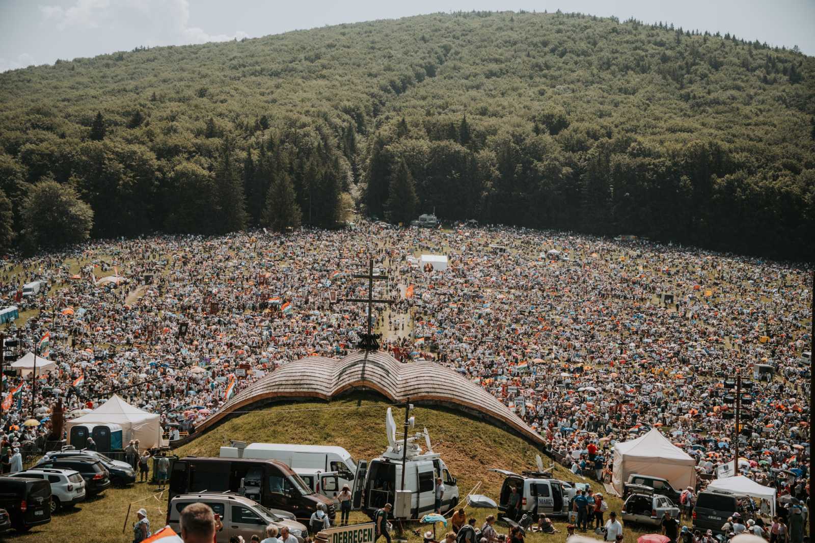 Százezrek imádkoztak együtt – A csíksomlyói búcsú legszebb pillanatai (FOTÓK)