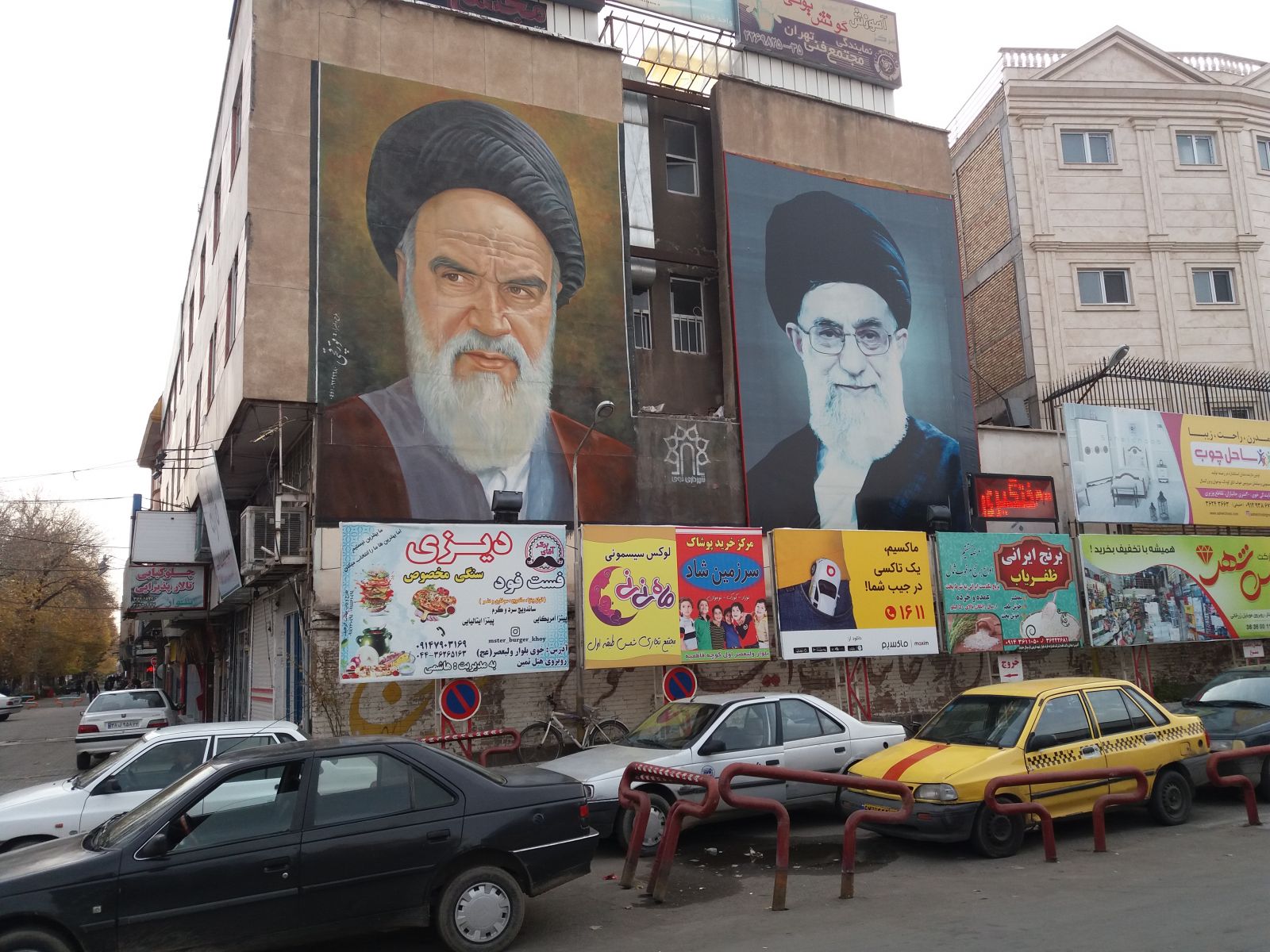 Iránban lépten-nyomon a személyi kultusz jeleibe lehet ütközni