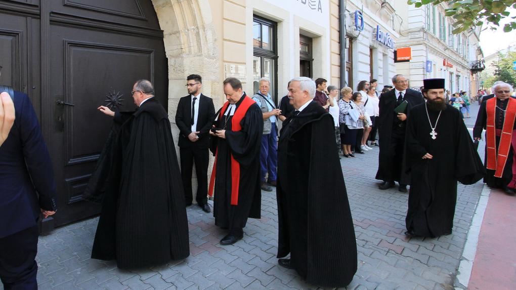 Bálint Benczédi Ferenc megnyitja a Vallásszabadság Házának kapuját | Fotó: MUE honlapja