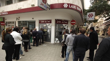 cyprus-banks-remain-closed.si