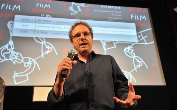 Megkérdeztük Keno Versecket, miért mosta fel a padlót Johannisszal ...