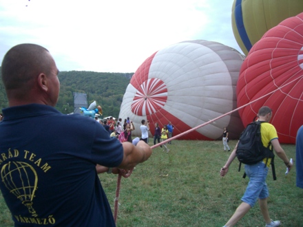 holegballonok varmezo felett ae 04