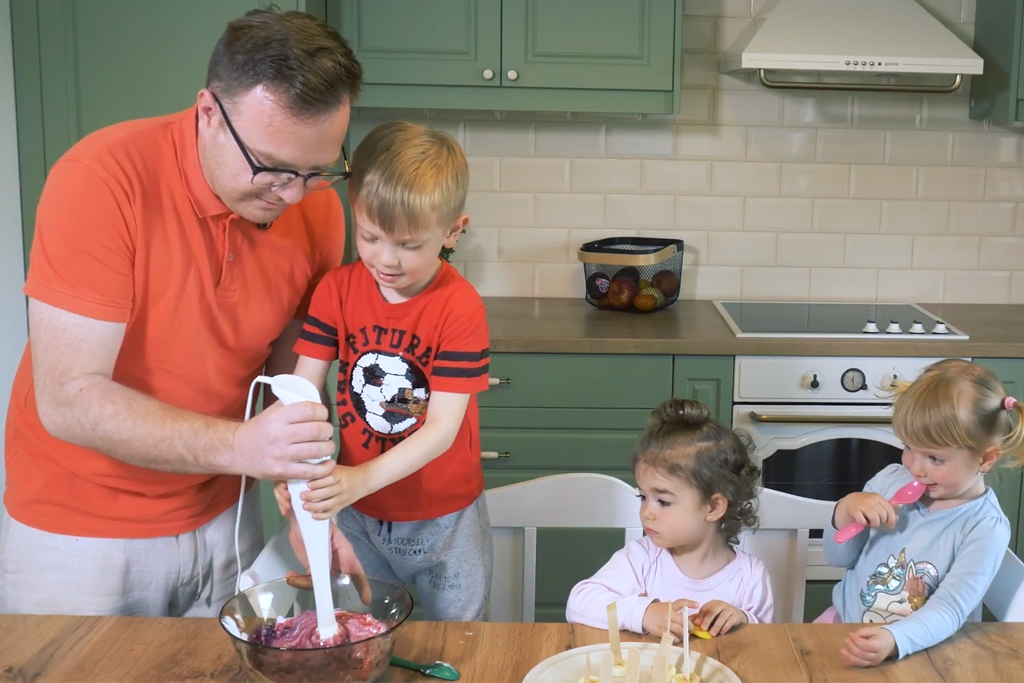 Gyermeknapon gyerekekkel a konyhában: nyolckezes fagyi